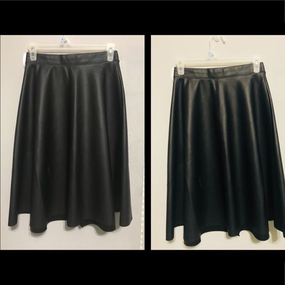 NWT FOREVER21 LEATHERETTE SKIRT XS SIZE 0 - Picture 1 of 5
